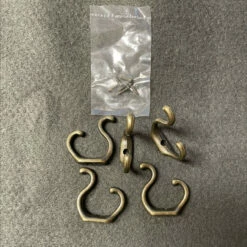 5 Pack Hooks Small 1 3/8 X1 1/4" Antique Brass